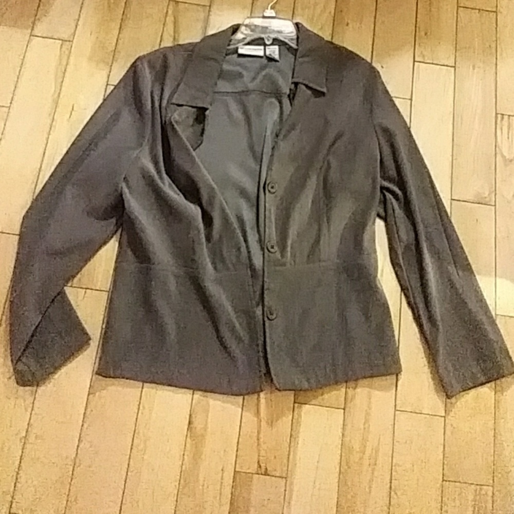 Flattering and attractive grey jacket/blazer